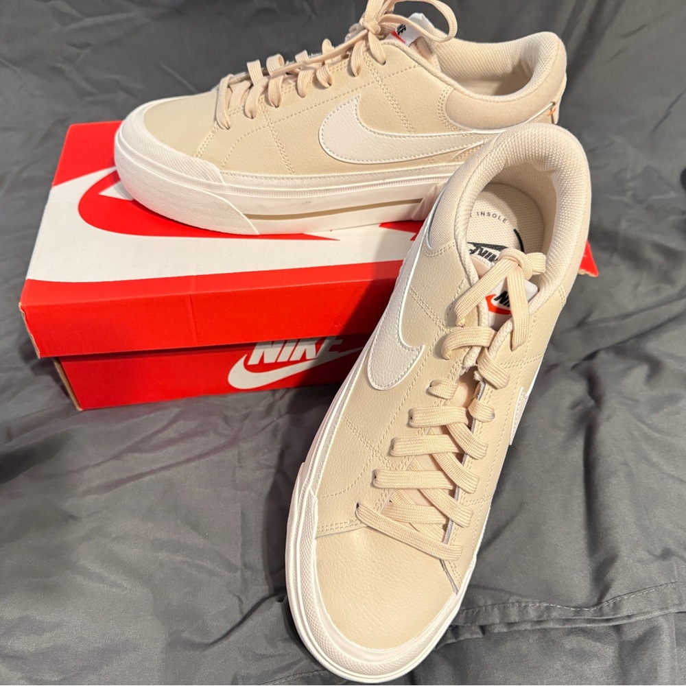 Nike Court Legacy Lift. Woman’s size 11.
